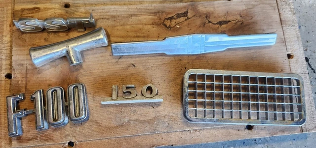 Vtg Hood Ornamet/emblems