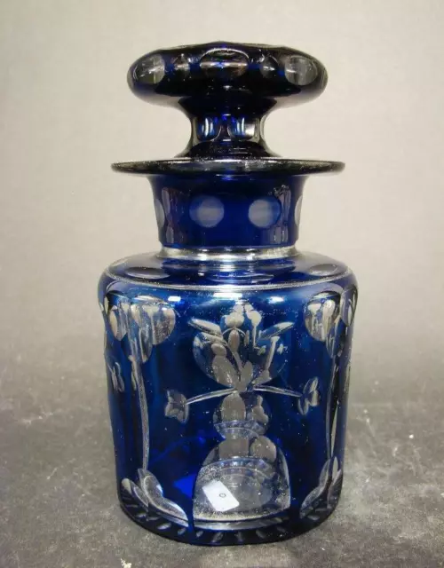 Biedermeier - Flakon. Böhmen, 19.Jh. Mundgebl. kobaltblau überfangenes Glas.