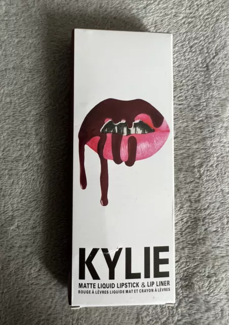 rouge à lèvre lipstick et crayon couleur Kourt K de kylie cosmétics 2