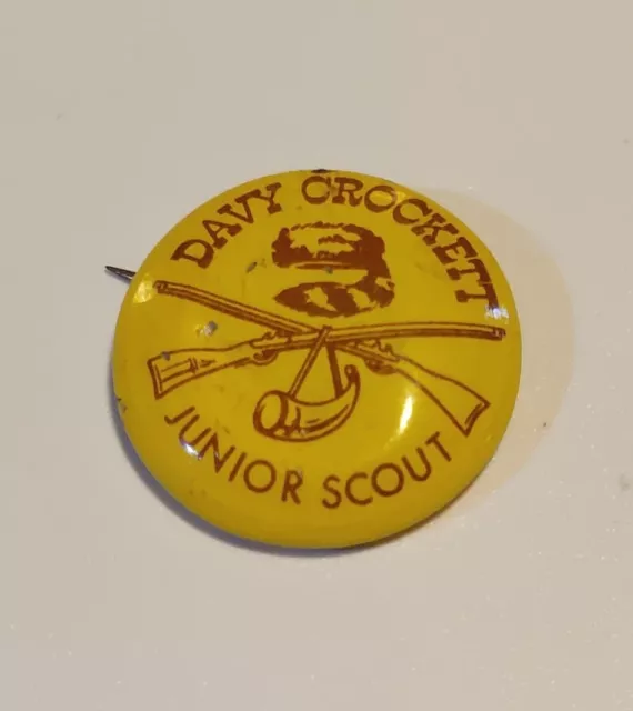 Davy Crockett Junior Scout pin Vintage Circa 1950s Button 20mm Litho Alamo Texas