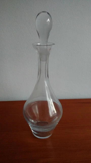 Belle Et Sobre Carafe A Vin Où À Eau En Verre Avec Grand Bouchon