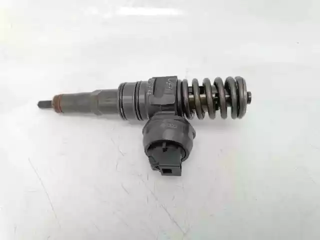 038130073 injecteur pour VOLKSWAGEN GOLF V 1.9 TDI 2003 2150993