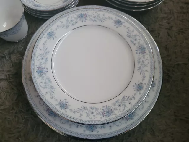 Vintage 20pc. Dinnerware Set Contemporary Noritake Blue Hill Collection 3