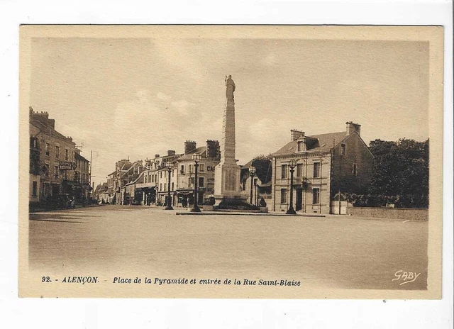 61 Alencon Place De La Pyramid Et Entrance De La Rue Saint Blaise