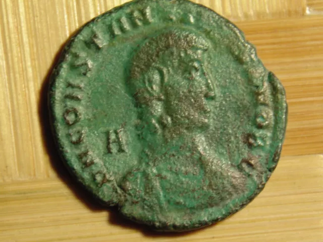 Constance II AE follis. 351-355 après JC. ANCIENNE PIÈCE IMPÉRIALE ROMAINE,...