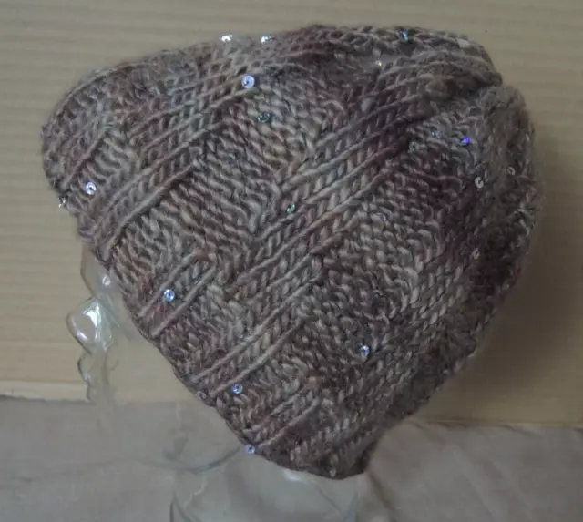 Handgestrickte Mütze/Wollmütze/Beanie mit Stulpen/Fingerlose Handschuhe Braun..