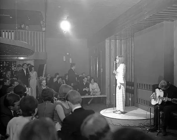 Marianne Faithfull seen here making debut cabaret appearance B- 1965 Old Photo 1