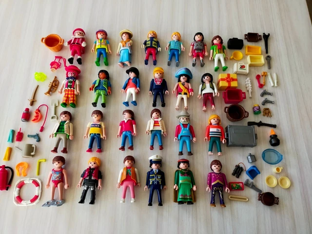 Lot De 25 Figurines Et 52 Accessoires Playmobil