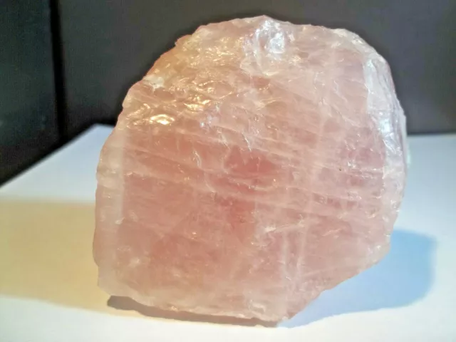 MINÉRAUX.  QUARTZ ROSE.  Provence, FRANCE.  Géologie, lithothérapie, minéralogie