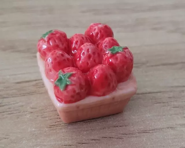 Fève - Barquette de fraises  .....    (Ref. 7850)