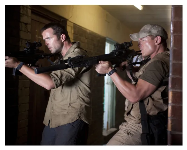 -STRIKE BACK-(SULLIVAN STAPLETON & PHILIP WINCHESTER) 8x10 Photo -a-