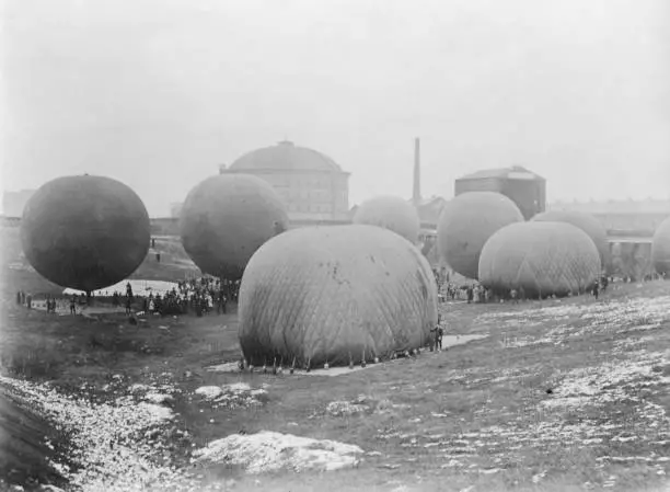 Long distance flights from hot air balloons in Berlin Schmarge- 1910 Old Photo