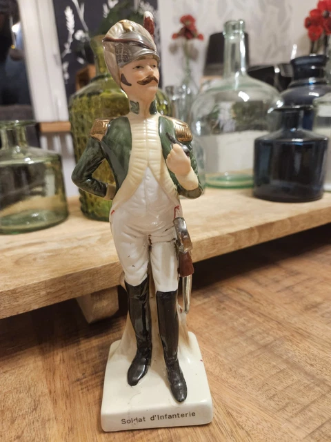 Figurine en porcelaine d' officiers de l'armée
