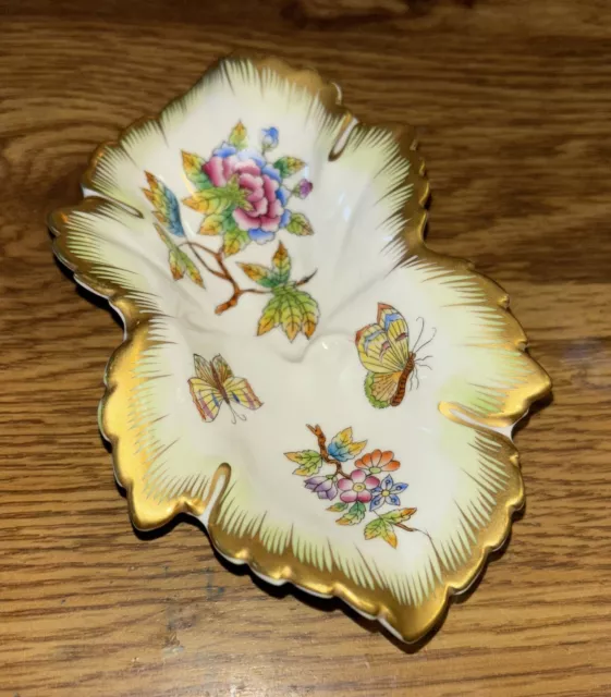 Herend hvngary Queen Victoria  Leaf Bowl Dish Butterflies & Flowers  7724/VBO