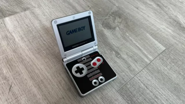 Nintendo Gameboy Advance SP - NES edition