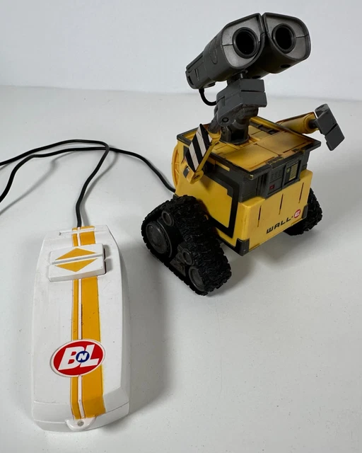 DISNEY PIXAR WALLE Remote Control RC Robot by Thinkway Vintage