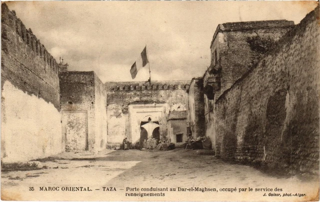 CPA AK MAROC Geiser TAZA Porte conduisant au DAR el Maghsen occupe par (69118)