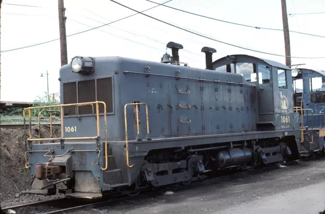 Central Railroad of New Jersey (CNJ) - NW2 - #1061 - Original 35mm Slide
