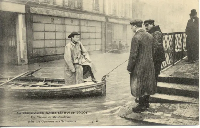 MAISON-ALFORT crue inondations de la seine 1910 le vicaire aide les sauveteurs
