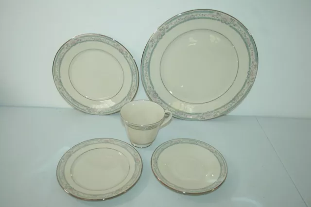 Lenox Cosmopolitan Collection Charleston 5 Piece Place Setting Multiple For Sale