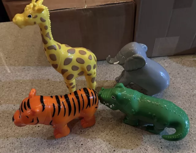 Popular Playthings ~ Magnetic  Wild Safari Jungle Animals-15 Piece Set Missing 1