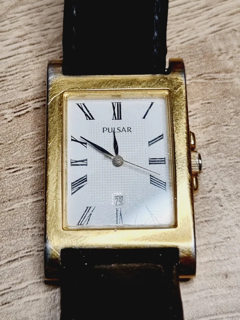Montre Vintage PULSAR Quartz - Boîtier Doré, Bracelet Cuir Noir, Classique Et élégante