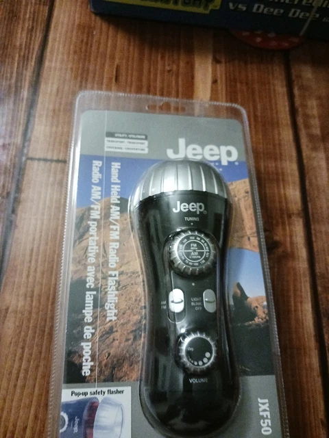 Lampe de Poche Radio, IPX3 Étanche Portable LED Radio Solaire Manivelle