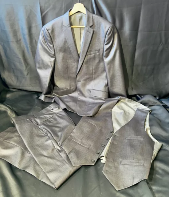 Kennith Cole Reaction Dark Silver 3-Piece suit 38R 31x31