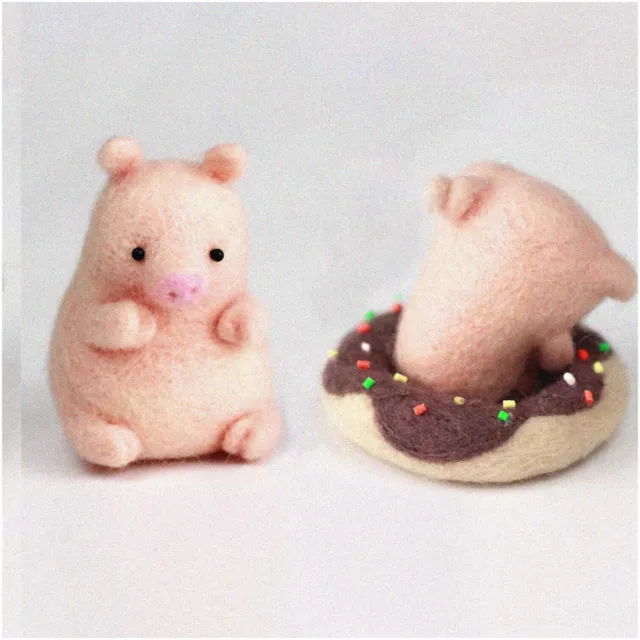 Piggy Bliss Felting Delight Kit - 70s Style with 19um Grade Merino Wool, Needles