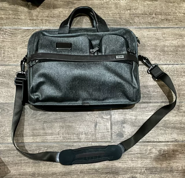 Tumi Alpha 2 T-Pass Medium Screen Laptop Slim Expandable Bag Brief