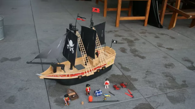 Playmobil Pirates 6678 pas cher, Bateau pirates des ténèbres