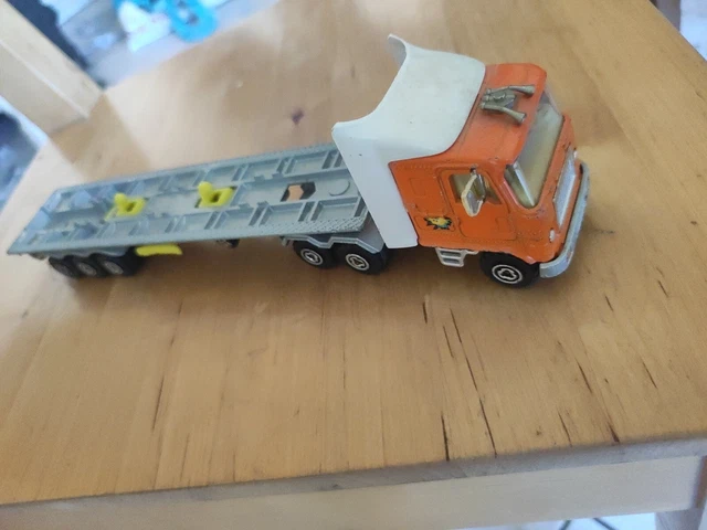 MAJORETTE CAMION AMERICAINE AVEC REMORQUE SURBAISSEE - ECH 1/87eme EUR