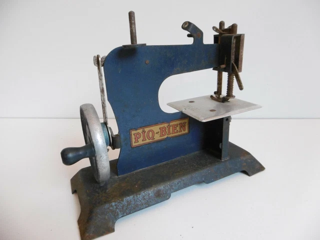 Ancienne Machine à Coudre Enfant – PIC – Jouet En Tôle – Pour Document/collection