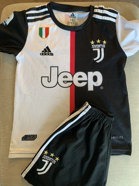 BOYS JUVENTUS FOOTBALL SHIRT &SHORTS RONALDO& 7 ON BACK AGE 10 YRS SIZE 140cm