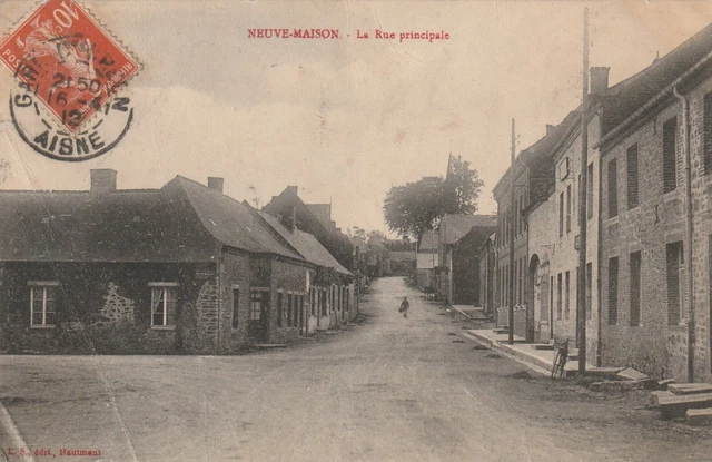 CPA 02 NEW HOUSE La Rue Principale