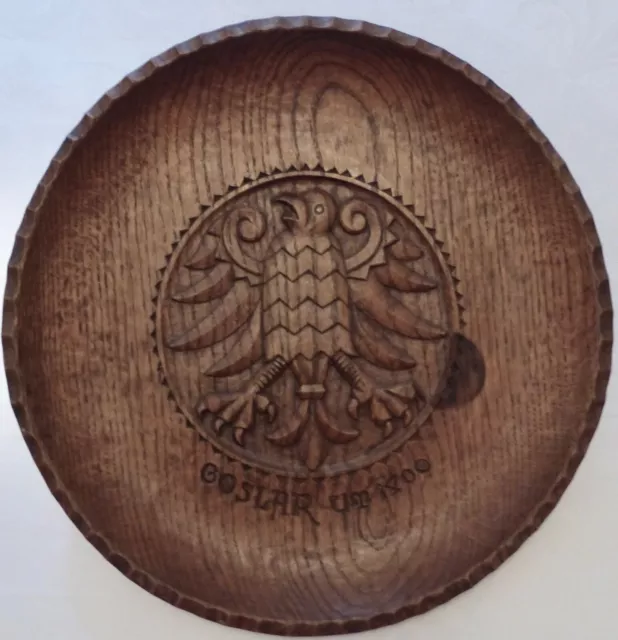 Teller - Holz-  GOSLAR UM 1400 - geschnitzt - Werkschar - Wappen - Adler - Rune