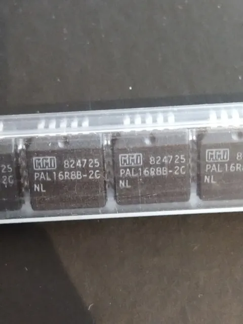 Lot de 50 Composants Microchip PAL 16RBB-2C 824725 / à l'unité possible/ Neuf