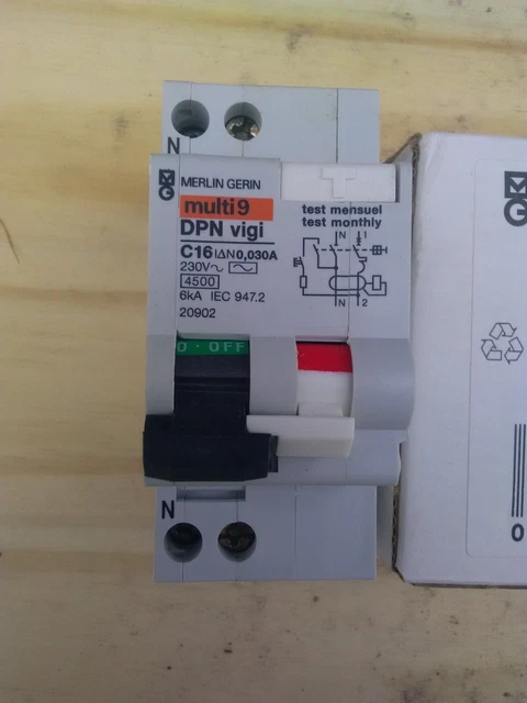 Disjoncteur Différentiel Merlin Gerin C60N – 16A – 300mA – Type SI – Très Bon état