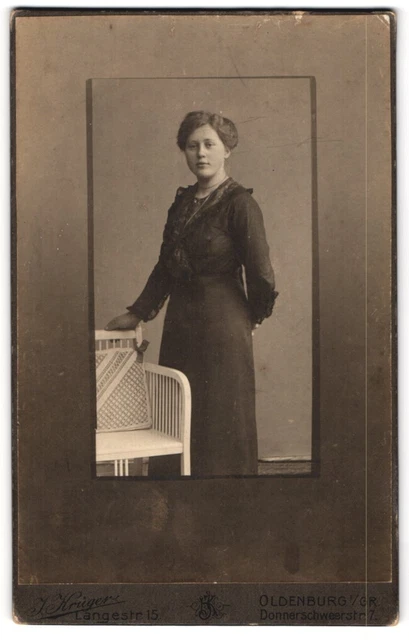 Fotografie J. Krüger, Oldenburg i /Gr., Langestr. 15, Junge Dame in hübscher Kl