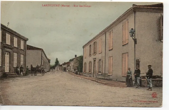 LARZICOURT - Marne - CPA 51 - Belle carte couleur - un attelage rue des Dames