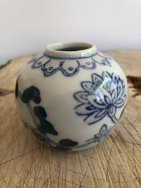 Petit Vase Boule Asiatique En Porcelaine