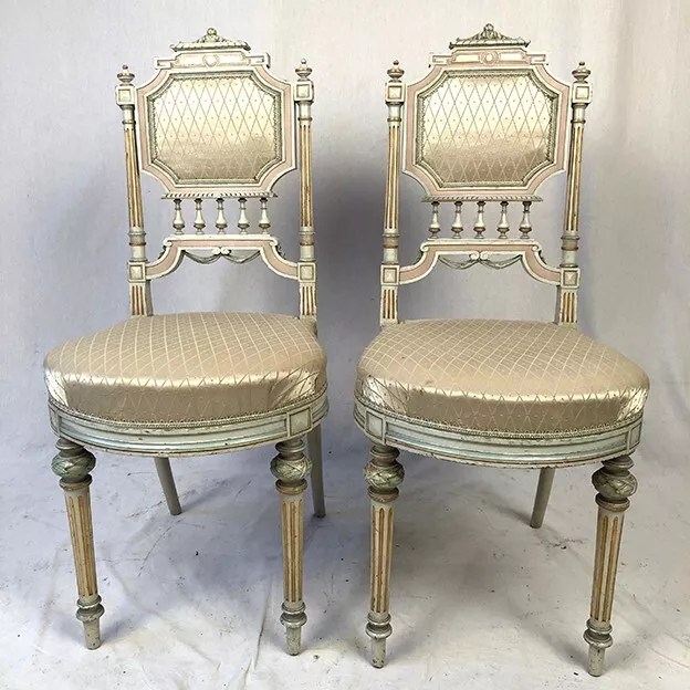 Suite de quatre chaises de style Louis XVI en bois laqué, fin XIXe 3