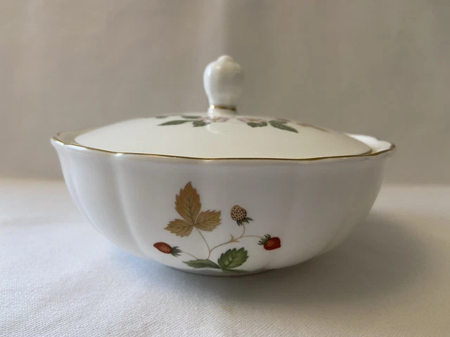 Wedgwood Bone China ‘Wild Strawberry’ Rare Round Fluted Lidded Trinket Box/Dish