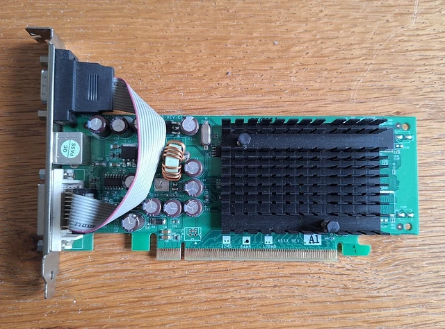 NVIDIA CARTE graphique NVIDIA GeForce 6200 TC (Turbo Cache