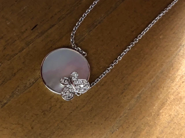 Collier Papillon En Or Blanc Et Nacre Morganne Bello – Occasion Avec Diamants – Pendentif Rond