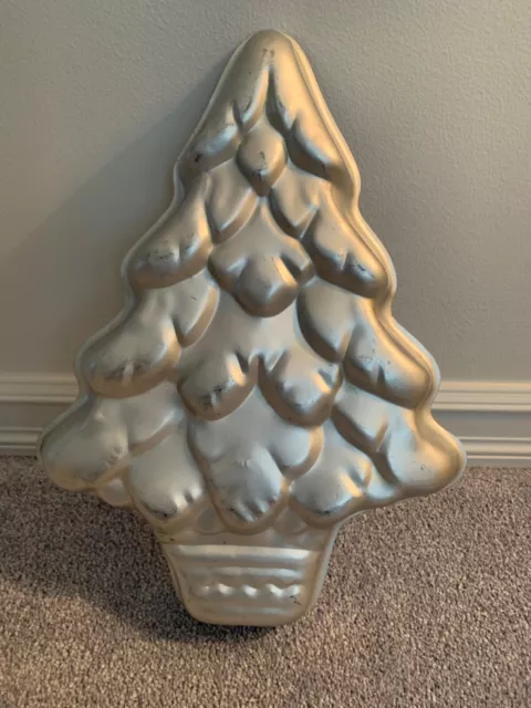 Wilton Non-Stick Shaped Cake Pan 14X10-Christmas Tree