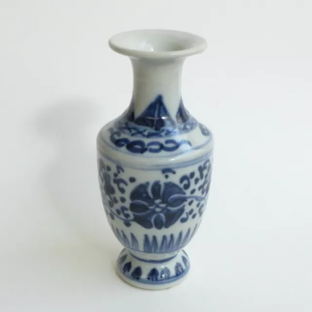 Vase balustre miniature - Porcelaine - Chine - Blanc Bleu - Kangxi - XVIIIe