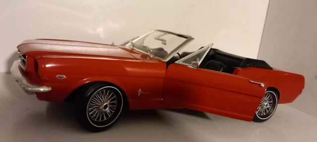 Miniature ERTL/Revell 1/12 - Ford Mustang Cabriolet 1964 Rouge