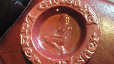 CARLSBURG PILSNER LAGER VINTAGE RARE RED LADY ASTRAY 