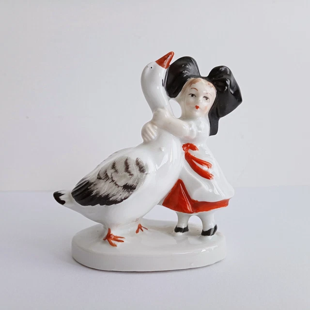 Pyrogène / Porte-allumettes  / porcelaine / figurine / sujet alsacien